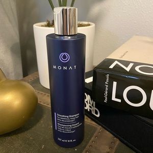 Monet smoothing shampoo. New and never used. 🛁